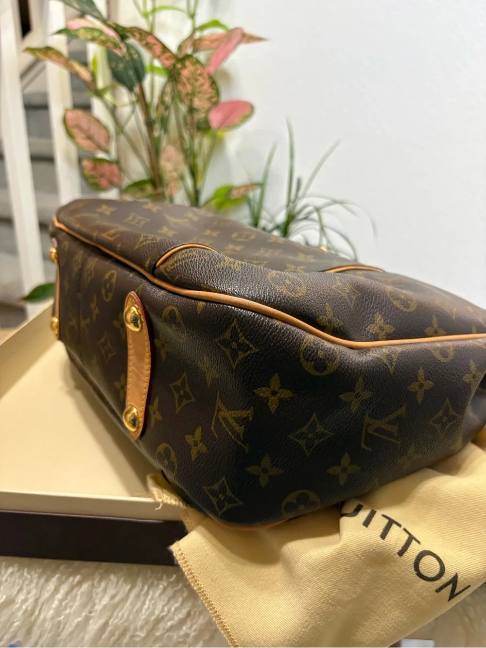 Louis Vuitton Galliera Handbag Monogram Canvas PM. **FULL INCLUSION**